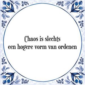 Tegeltje met Spreuk (Tegeltjeswijsheid): Chaos is slechts een hogere vorm van ordenen + Kado verpakking & Plakhanger