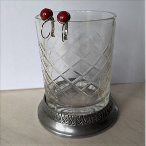 M-apART-RVS-oorbel-rood-glas