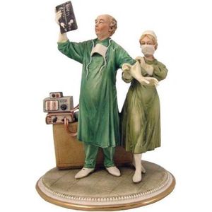 Capodimonte - beeldje - Chirurg - OK verpleegkundige - porselein - handgemaakt - Italiaans - erfgoed