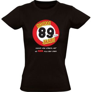 Hoera 89 Jaar! Maar nog steeds zo gek als een deur! Dames T-shirt | Jarig 89e verjaardag kado | Shirt