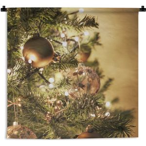 Wandkleed - Wanddoek - Een kerstboom met kleurrijke kerstballen - 120x120 cm - Wandtapijt