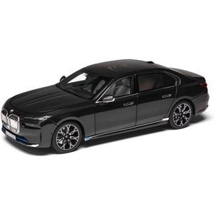 Miniatuur BMW i7 M70 xDrive G70 – 1:18 Schaalmodel in Sophisto Grey Metallic – Luxe Displayplateau – Originele BMW Lifestyle Collectie 2025