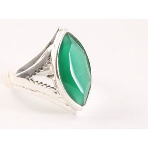 Opengewerkte zilveren ring met groene onyx - maat 19