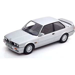 Het 1:18 Diecast model van de BMW 325I E30 M-Paket 2 van 1988 in Silver. De fabrikant van het schaalmodel is KK Scale.This model is alleen online beschikbaar