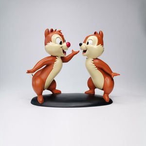 Disney, Statue, Figurine Chip & Dale Chatting . Beeldje Knabbel & Babbel kwebbelen 18cm.