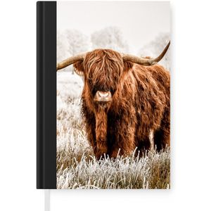 Notitieboek - Schrijfboek - Schotse hooglander - Koe - Natuur - Winter - Notitieboekje klein - A5 formaat - Schrijfblok