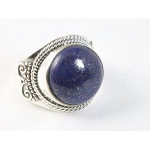 Zware bewerkte zilveren ring met lapis lazuli - maat 19.5