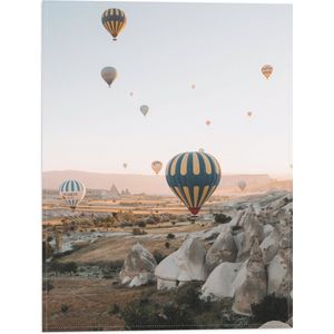 WallClassics - Vlag - Grote Groep Luchtballonnen Vliegend boven Rotsig Landschap - 30x40 cm Foto op Polyester Vlag