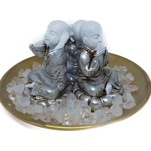 Cadeaubox special - Horen zien en zwijgen op Goud kleur schaal rond - Wit/Zilver beeldjes Boeddha - Bergkristal edelsteentjes