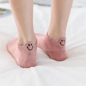 Grappige Smiley Sneakersokken Roze voor Heren & Dames - One Size Enkel Sokken met Smiley - Funny Happy Socks Verjaardag, Sinterklaas, Kerst - Geschenk Heren, Vrouwen, Vader, Papa, Moeder, Mama, Vriendin, Zus, Oma