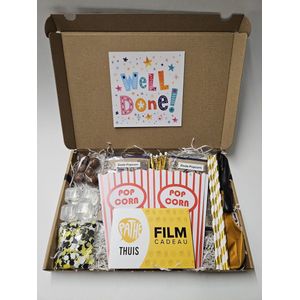 Film Pret Pakket - Well Done met filmcadeaubon, mystery card met persoonlijke (video)boodschap en vele film-feestartikelen | Verjaardag | Jubileum | Zomaar