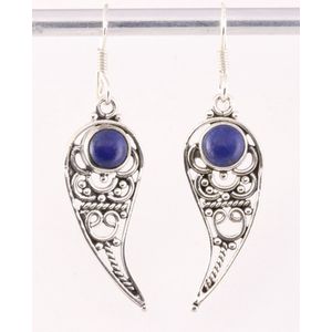 Opengewerkte zilveren oorbellen met lapis lazuli