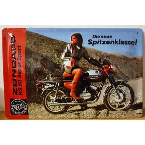 Zündapp KS50 Super sport Reclamebord van metaal 30 x 20 cm GEBOLD BORD MET RELIEF METALEN-WANDBORD - MUURPLAAT - VINTAGE - RETRO - HORECA- WANDDECORATIE -TEKSTBORD - DECORATIEBORD - RECLAMEPLAAT - WANDPLAAT - NOSTALGIE -CAFE- BAR -MANCAVE- KROEG