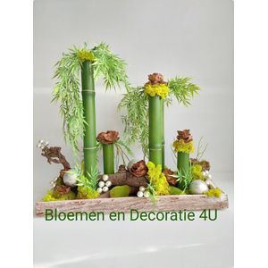 Uniek en fraai kerstbloemstuk met bamboetakken en echte takken en geconserveerde mos zilver kerstballen/ hoogte 50 cm/ bloemstuk met kunstbloemen / bloemdecoratie / cadeau