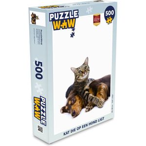 Puzzel Kat die op een hond ligt - Legpuzzel - Puzzel 500 stukjes