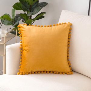 Lucy’s Living Luxe sierkussen Velvet POMPOM geel/oranje - 45 x 45 cm - kussen - kussens - fluweel - wonen - interieur