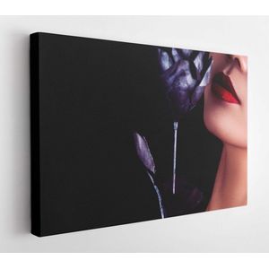 een mooi sexy Chinees meisje met haar ogen dicht snuift een ijzeren roos. Dikke lippen en rode lippenstift - Modern Art Canvas - Horizontaal - 1076877827 - 80*60 Horizontal