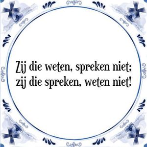 Tegeltje met Spreuk (Tegeltjeswijsheid): Zij die weten, spreken niet; zij die spreken, weten niet! + Kado verpakking & Plakhanger