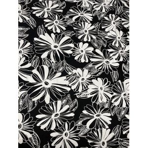 Viscose tricot Coupon zwart met witte bloemen 150 cm x 150 cm 95% viscose 5% elesthan
