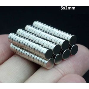 TLVX 10 stuks Ultra Kleine Sterke Magneten Rond 5x2mm / Platte magneten / Zinaps / Dunne Magneet / Mini Neodymium magneten / Magneetjes Deur / Kastdeuren / Koelkast / Whiteboard / School / Leren / Schoolbord / Papier vastzetten / Magnetische werking
