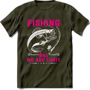 Fishing Has No Age Limit - Vissen T-Shirt | Roze | Grappig Verjaardag Vis Hobby Cadeau Shirt | Dames - Heren - Unisex | Tshirt Hengelsport Kleding Kado - Leger Groen - S