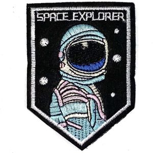 Space Explorer Astronaut Strijk Embleem Patch 6.7 cm / 8.9 cm / Blauw Wit Roze Zwart