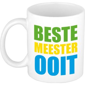 Beste meester ooit cadeau koffiemok / theebeker met groene/gele/blauwe blokletters 300 ml - verjaardag / bedankje - cadeau meester / leraar / onderwijzer