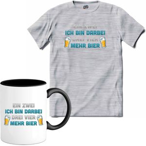 Ein zwei, ich bin dar bei. drei vier mehr bier! | Grappige apres ski drank shirt | Wintersport kleding - T-Shirt met mok - Unisex - Donker Grijs - Gemêleerd - Maat 3XL