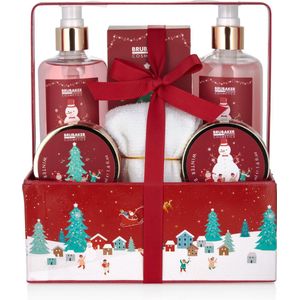 Brubaker Cosmetics Bad- en Doucheset Winterbessen Geur - Cadeautip - Cadeau Idee - Kerstcadeau - 7-Delige Geschenkset in een Kerstplantenbak met Handdoek Kerstmis - Kerstmis Set voor Vrouwen en Mannen