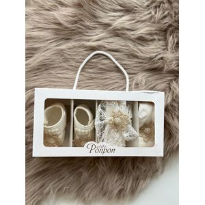 Babyaccessoires-geschenken set -geschenkdoos-doopsel-haarband-pantoffels-panty-babymeisjes-doopsel-kraamcadeau-beige-goudkleur-sterren motief tule parels-0 tem 6 maanden