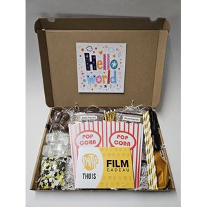 Film Pret Pakket - Hello World met filmcadeaubon, mystery card met persoonlijke (video)boodschap en vele film-feestartikelen | Verjaardag | Jubileum | Zomaar