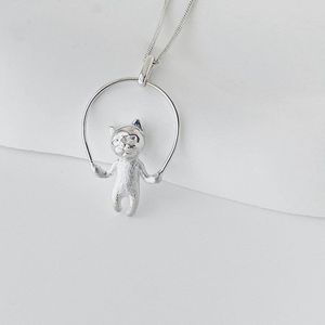 Schattige Touwtjespringende Kat Ketting-sterling zilver