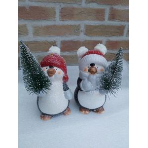 kerst pinguin 13cm hoog met kerstboom decoratief beeld winter sneeuw kerstdecoratie pinguïn