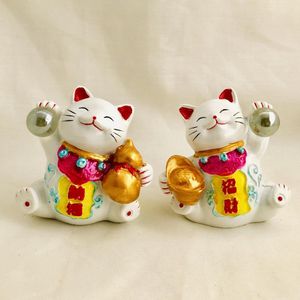 Geluksbrenger Japanse gelukskat-Het geluks katje ""maneki neko."" set van 2 stuks 6x6x4.5cm