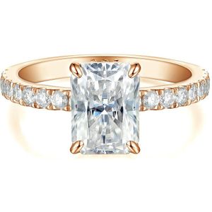 Astra - 14k Roségouden Radiant Moissanite Ring met Pavé Zijstenen & Hidden Halo - 2.7 karaat.