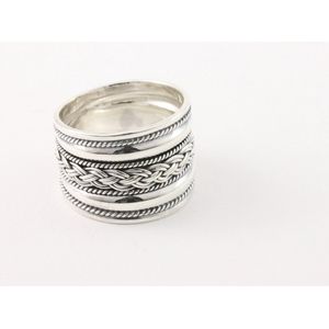 Brede zilveren ring met vlechtmotief en kabelpatronen - maat 23