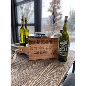 Cadeaupakket juf / Serveerplank Lieve juf  bedankt / Winelight met de tekst Stralend maak jij van iedere dag in deze klas een feestje-Je bent geweldig / afscheid / einde schooljaar