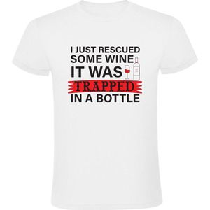 I just rescued some wine it was trapped in a bottle Heren T-shirt - wijn - fles - drank - drinken - zuipen - glas