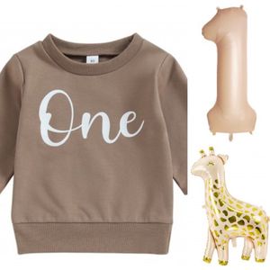 Cakesmash set met sweater bruin met folie ballonnen 1 en Giraf - 1 - one - eerste - verjaardag - sweater - ballon - giraf - cakesmash