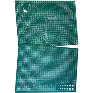 Set van 2 Snijmatten - A4 en A3 formaat - Groen - Snijmat voor allerlei hobbies. Ze zijn perfect om papier, stof, folie, en zeer veel ander materiaal op te snijden.