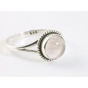 Fijne bewerkte ronde zilveren ring met rozenkwarts - maat 19