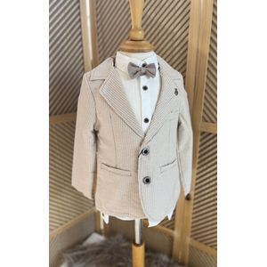luxe jongens kostuum-kinderpak- kinderkostuum-4 delige set - beige gestreepte blazer, witte hemd, donkerbeige kostuumbroek ,vlinderstrik -bruidsjonkers-bruiloft-feest-verjaardag-fotoshoot- 9 jaar maat 134