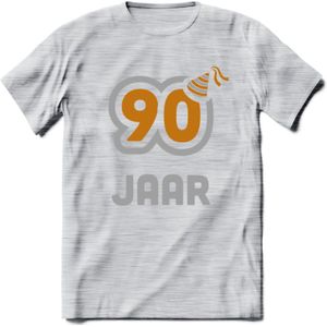 90 Jaar Feest T-Shirt | Goud - Zilver | Grappig Verjaardag Cadeau Shirt | Dames - Heren - Unisex | Tshirt Kleding Kado | - Licht Grijs - Gemaleerd - L
