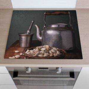 Inductiebeschermer stilleven en oude voorwerpen | 57.6 x 51.6 cm | Keukendecoratie | Bescherm mat | Inductie afdekplaat