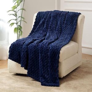 Fleece knuffeldeken, extra zachte pluizige dekens, lichte, gezellige microvezel bankdeken, wollen deken voor kantoor, stoel en camping, 130 x 150 cm, marineblauw