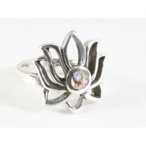 Opengewerkte zilveren lotus bloem ring met abalone schelp - maat 16