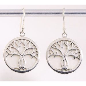 Ronde zilveren oorbellen met levensboom op parelmoer