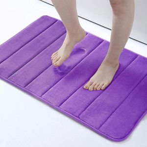 Clord - Badmat - Geheugenfoam - Absorberend - Antislip - Wasbaar 51 x 76 cm Paars