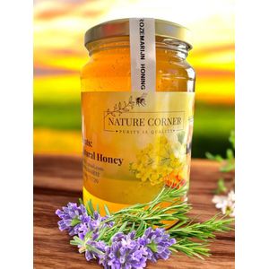 Rozemarijnhoning, Rosemary honey, Miel de romaring, عسل إكليل الجبل, Puur natuurlijke honing gewonnen uit bijen die zich voeden met de bloemen van de rozemarijnplant. Heerlijke smaak en delicaat aroma. Geen toegevoegde rozemarijnblaadjes. 1kg