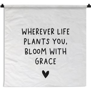 Wandkleed - Wanddoek - Engelse quote ""Wherever life plants you, bloom with grace"" met een hartje voor een witte achtergrond - 180x180 cm - Wandtapijt